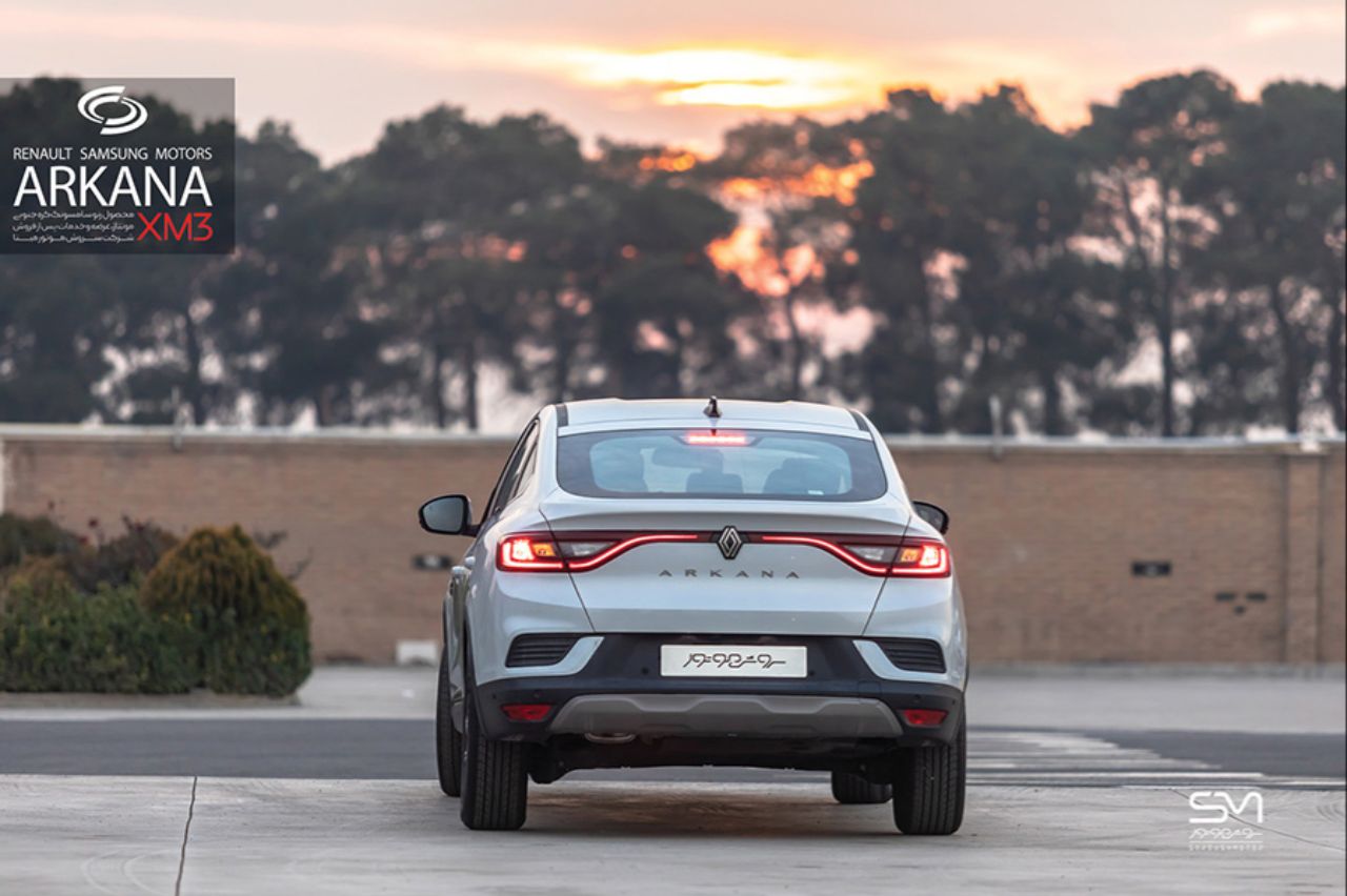 عکس رنو آرکانا از نمای عقب